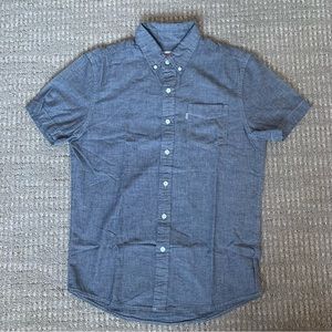 Levi’s men’s short sleeve chambray buttondown